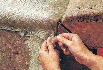 Chesterfield Sofa aufarbeiten: Materialien und Werkzeuge