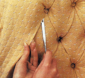 Chesterfield Sofa aufarbeiten: Materialien und Werkzeuge