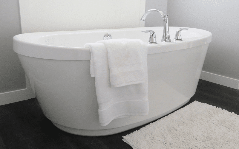 Eingebaute Badewanne, luxus-Bad mit eingebauter Wanne