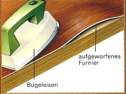 Schmelzkleber wird unter dem aufgeworfenen Furnier mit einem Bügeleisen erwärmt und danach mit Schraubzwingen angepreßt. 