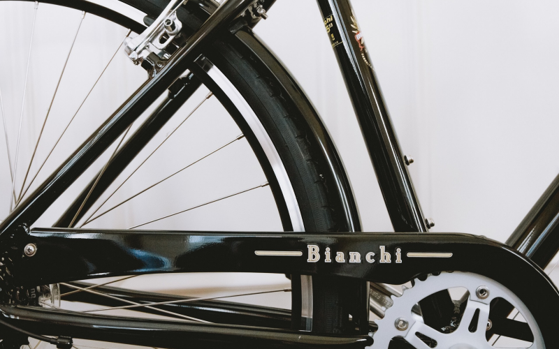 Speichen am Fahrrad korrigieren. Achter und Höhenschläge
