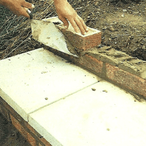 Einfache Treppenstufen für Garten und Terrasse anlegen