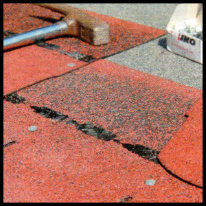 Dach decken, mit Bitumenpappe das Dach decken
