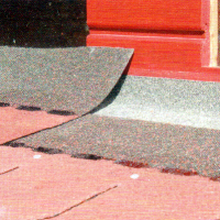 Dach decken, mit Bitumenpappe das Dach decken