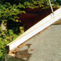 Dach decken, mit Bitumenpappe das Dach decken