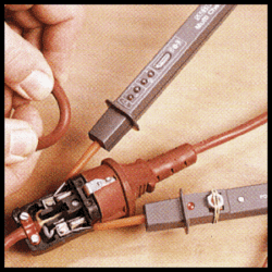 Verlängerungskabel reparieren, zuerst den Stecker ziehen