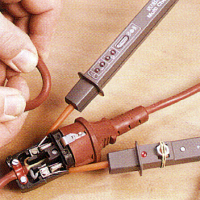 Verlängerungskabel reparieren, zuerst den Stecker ziehen
